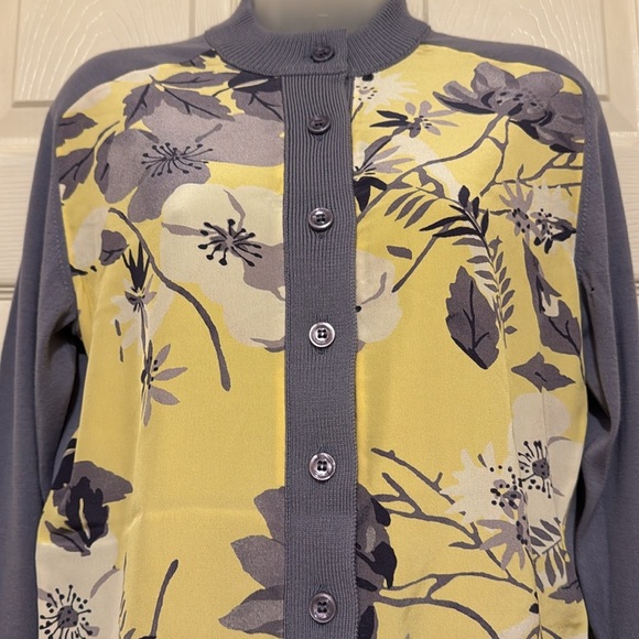 St. John Merino Wool & Silk Floral Panel Button Down Cardigan Size S READ - Picture 4 of 15